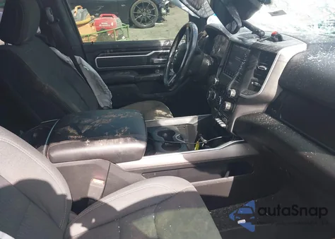 2021 Ram 1500 Big Horn 4X4 6'4 Box z USA, uszkodzony, nr VIN 1C6SRFMT1MN549194